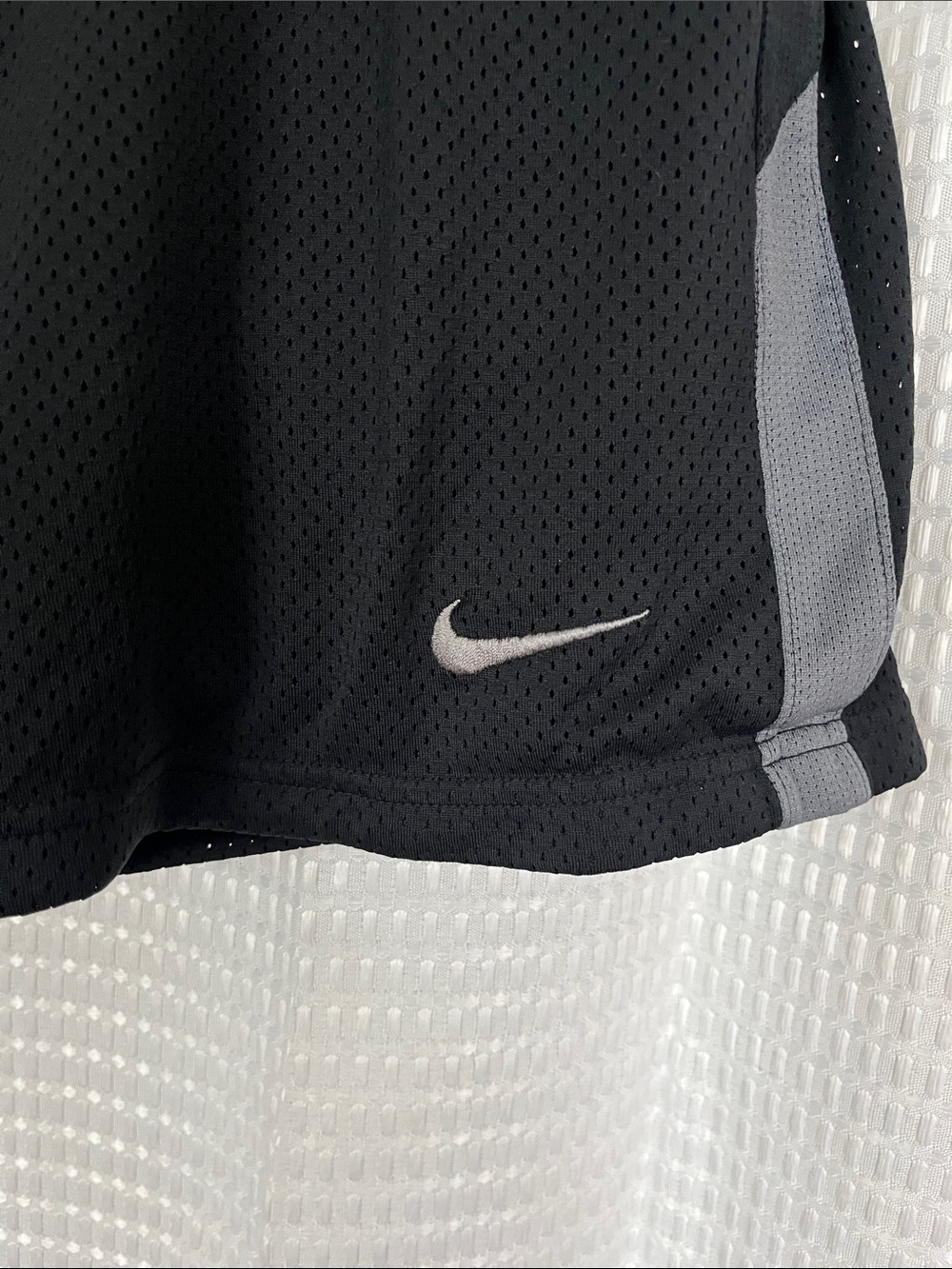 Nike Dri-FIT Black Mesh Athletic Shorts Gray Side Stripe Men’s Size Small - Picture 2 of 9